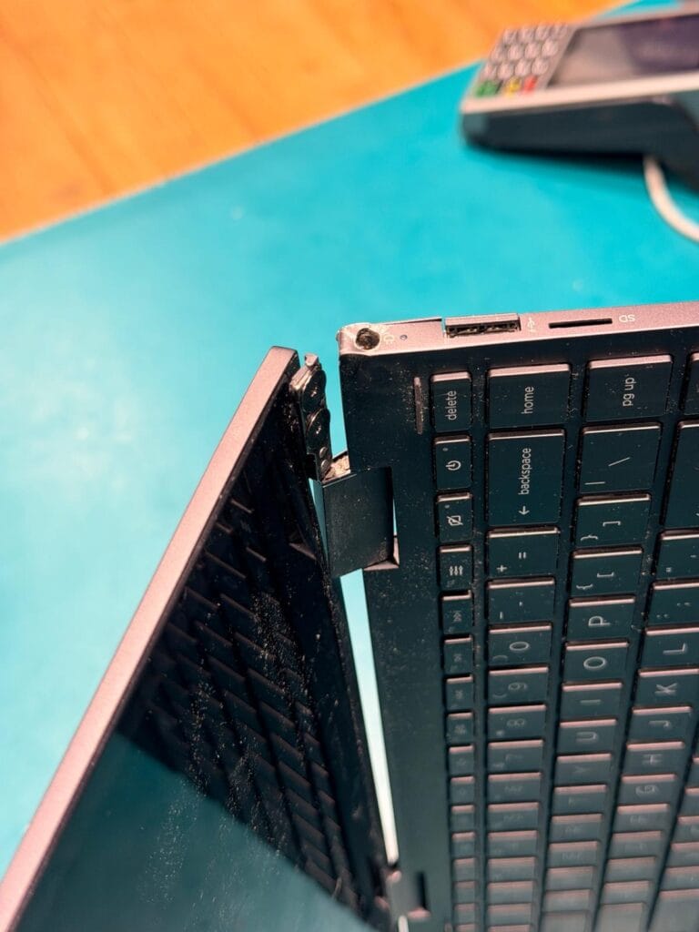 Laptop behuizing reparatie
